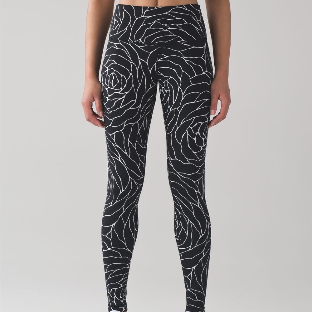 NWOT Rose Print Wunder Under leggings